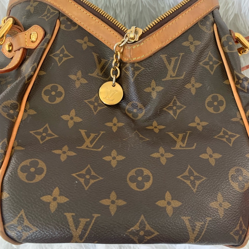 Louis Vuitton Tivoli GM Handbag - Picture 12 of 15